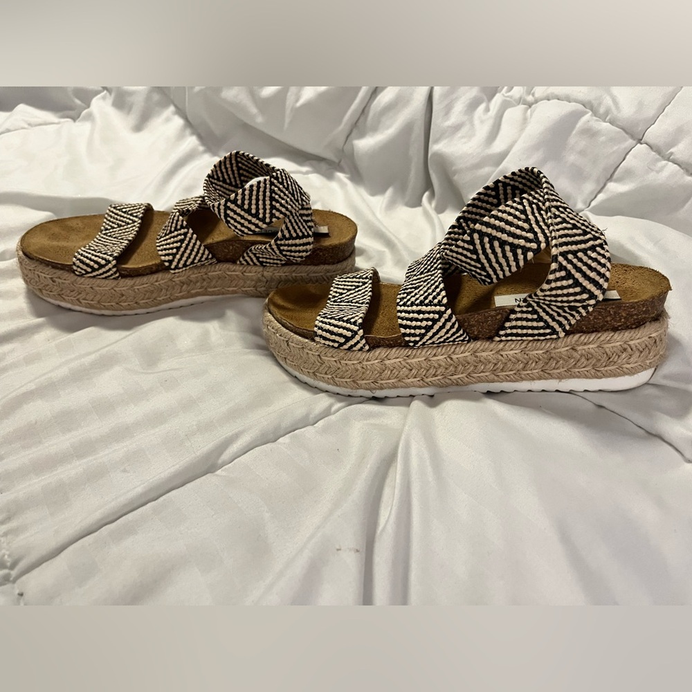 Steve Madden strappy platform sandals 8w